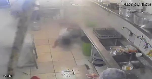 mulher caindo no chão após explosão de panela de pressão