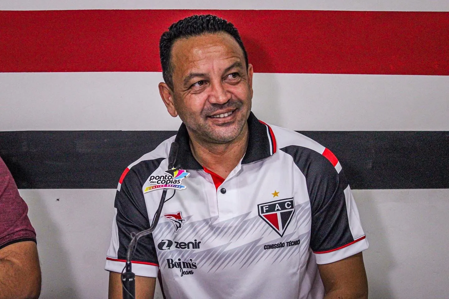 Paulinho Kobayashi com a camisa do Ferroviário
