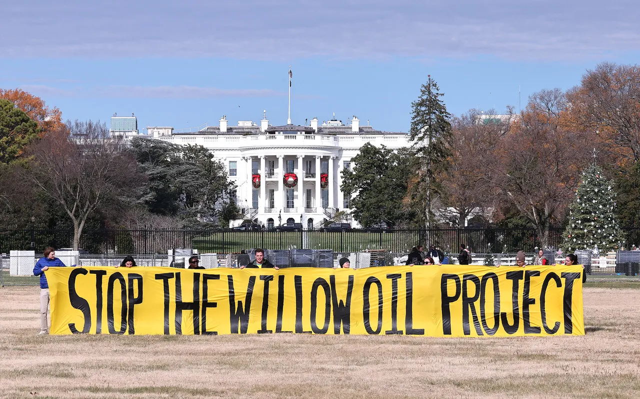 Em protesto, estudantes e ativistas exigem que presidente interrompa Projeto Willow