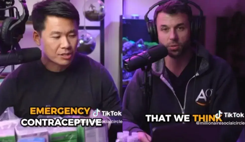 Print de vídeo mostra dois homens em cenário de podcast