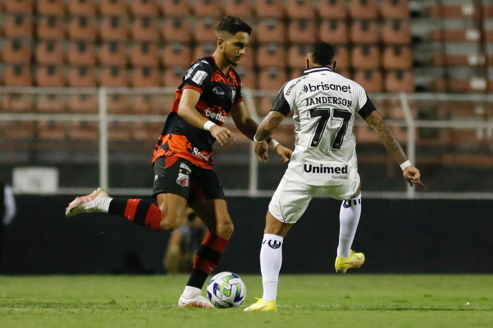 Na etapa final de jogo, o Ituano foi melhor do que o Ceará e teve um gol anulado