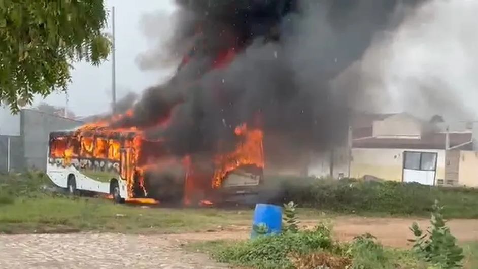ônibus queimado