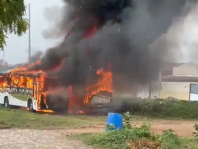 ônibus queimado