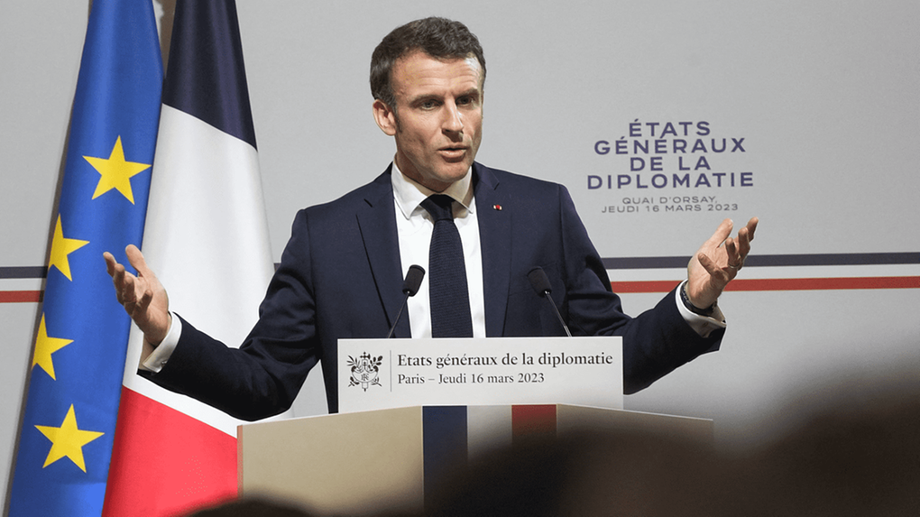 Presidente da França, Emmanuel Macron, discursa durante evento