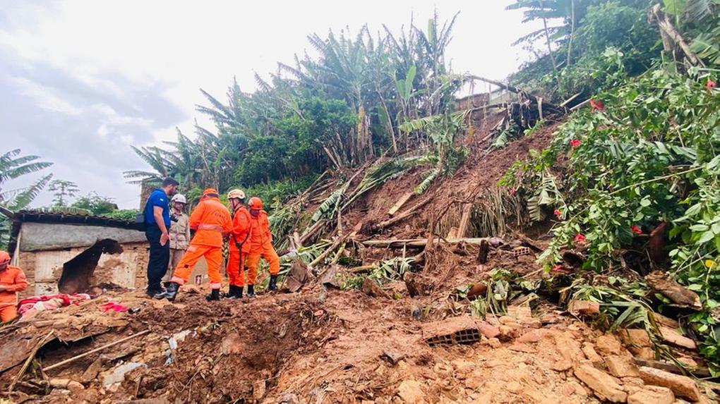 Aratuba interdita 15 casas após deslizamento de terra