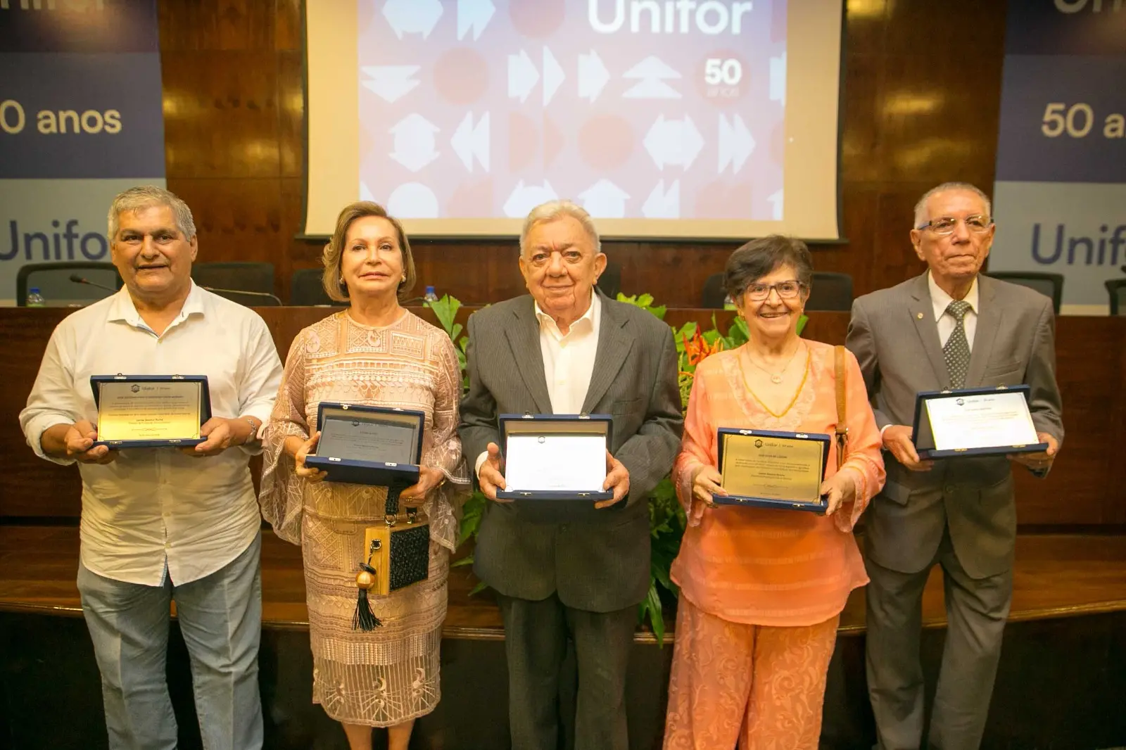 Dois ex-Reitores, o primeiro professor, aluno da primeira turma e funcionária que está desde a fundação foram homenageados em solenidade de abertura das comemorações aos 50 anos da Unifor