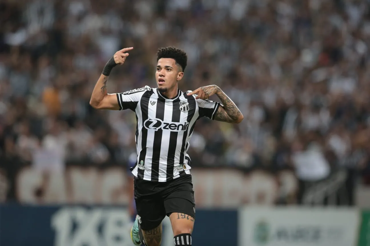 O jovem Léo Rafael, cria da base alvinegra, marcou o 2º gol do Vozão