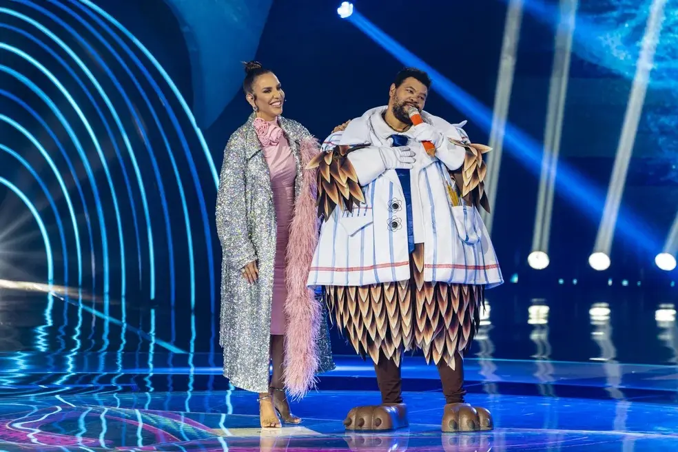 Ivete Sangalo e Babu no palco do the masked singer brasil