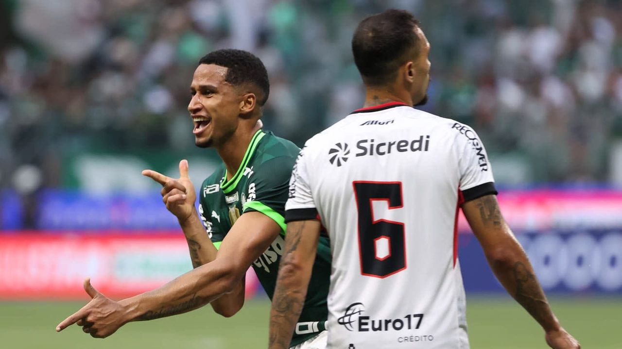 Murilo comemora gol pelo Palmeiras