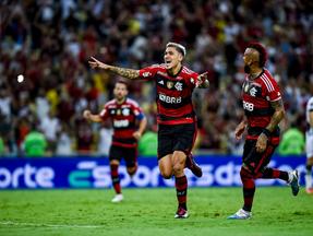 Atletas do Flamengo comemoram vitória