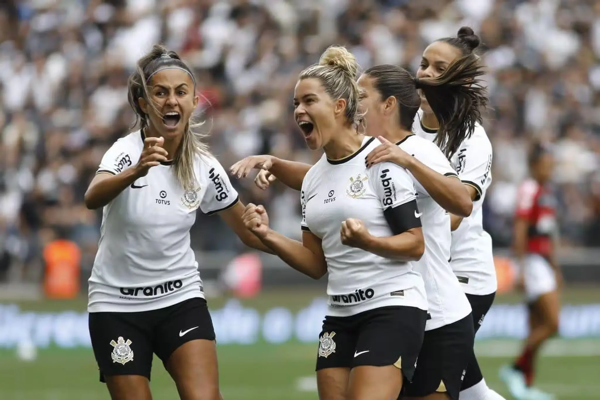 Imagem da notícia: Jogos de hoje na TV: veja onde assistir e horário das partidas desta segunda-feira (20)
