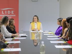 Jade Romero em encontro com mulheres empresárias do Ceará