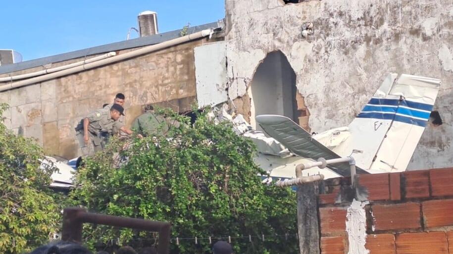 Avião caiu sobre casas em Goiânia