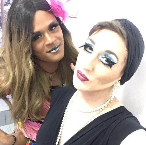 José Henrique como a drag queen Lunna Black e Yago França como a drag Amélia Lovett.