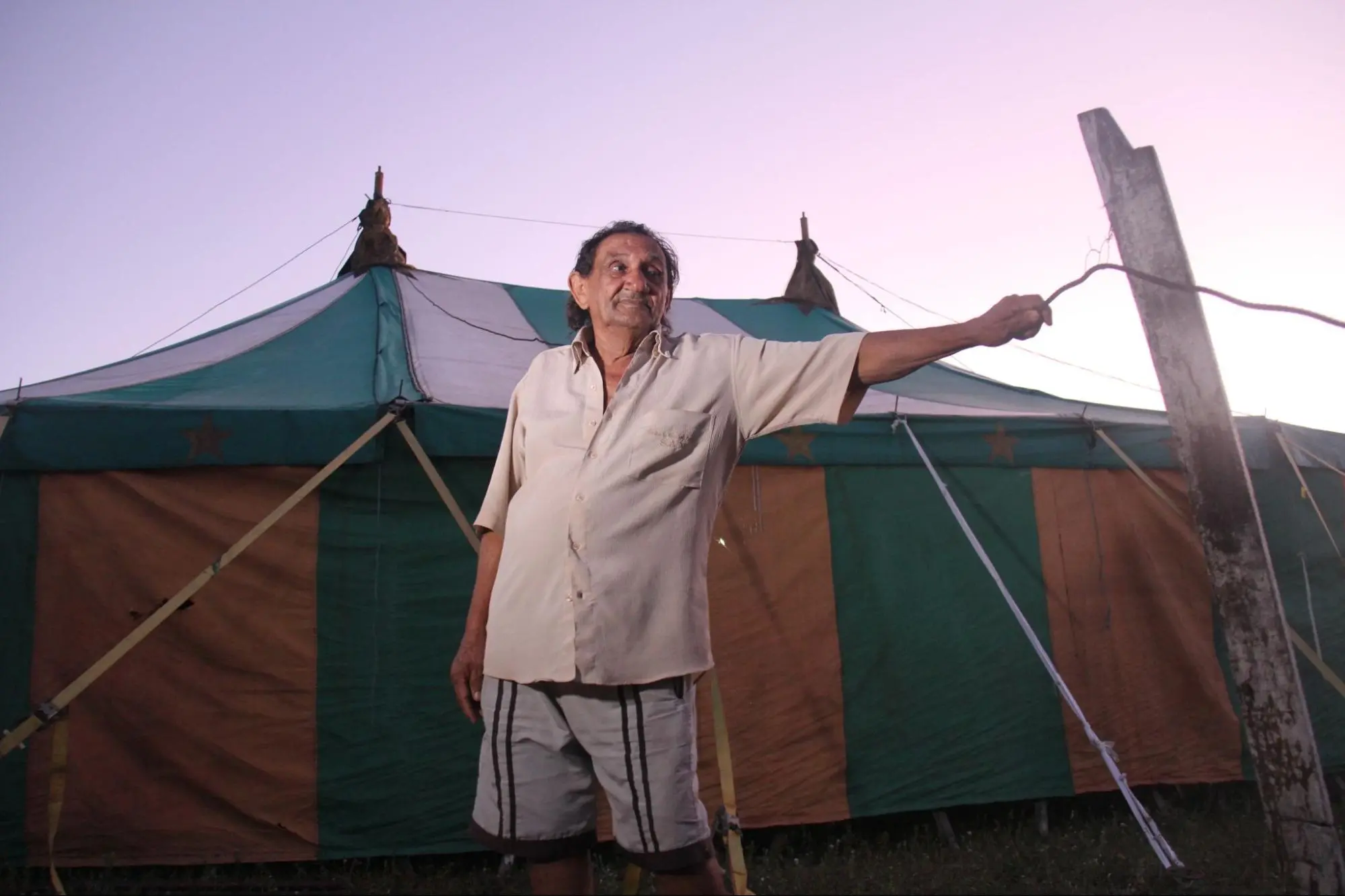 Pimenta, um dos palhaços mais antigos do Ceará, é mestre da cultura e pai de Círio