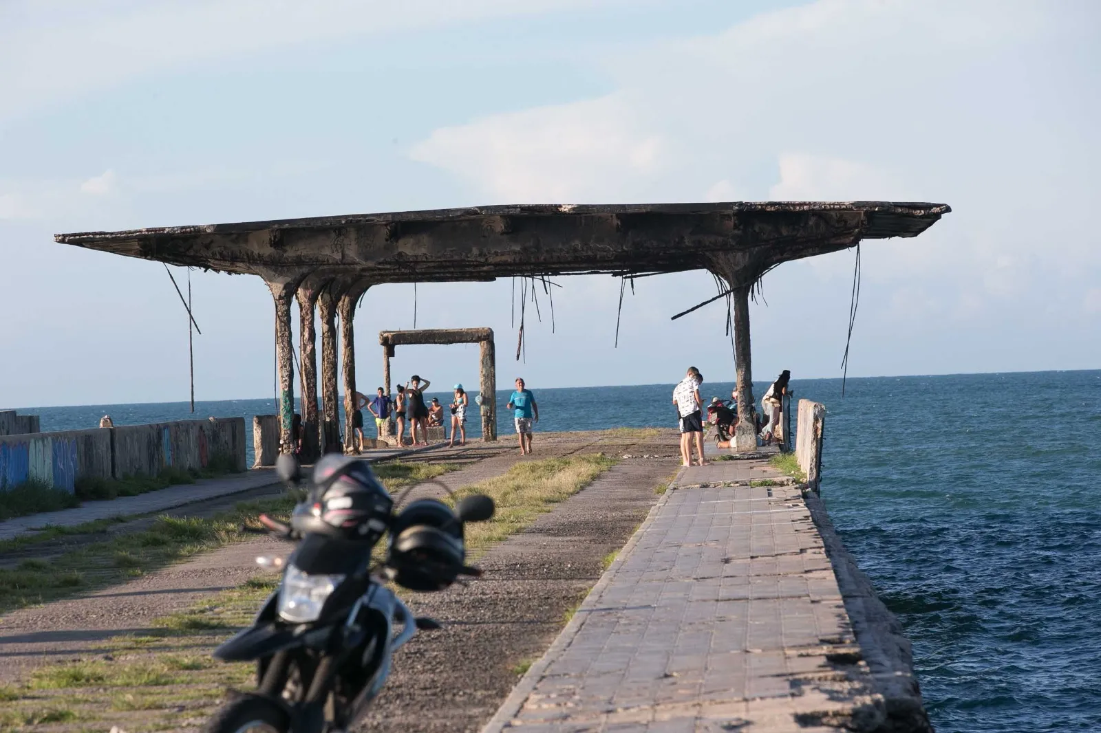 A estrutura da Ponte Velha está com ferros expostos
