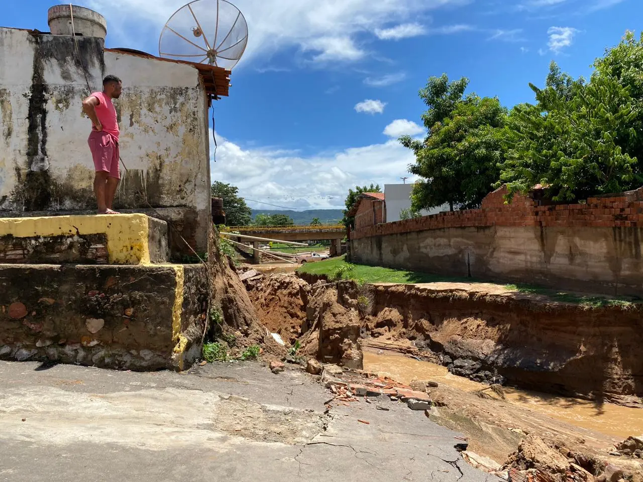 Rua de Porteiras é rompida após intensas chuvas
