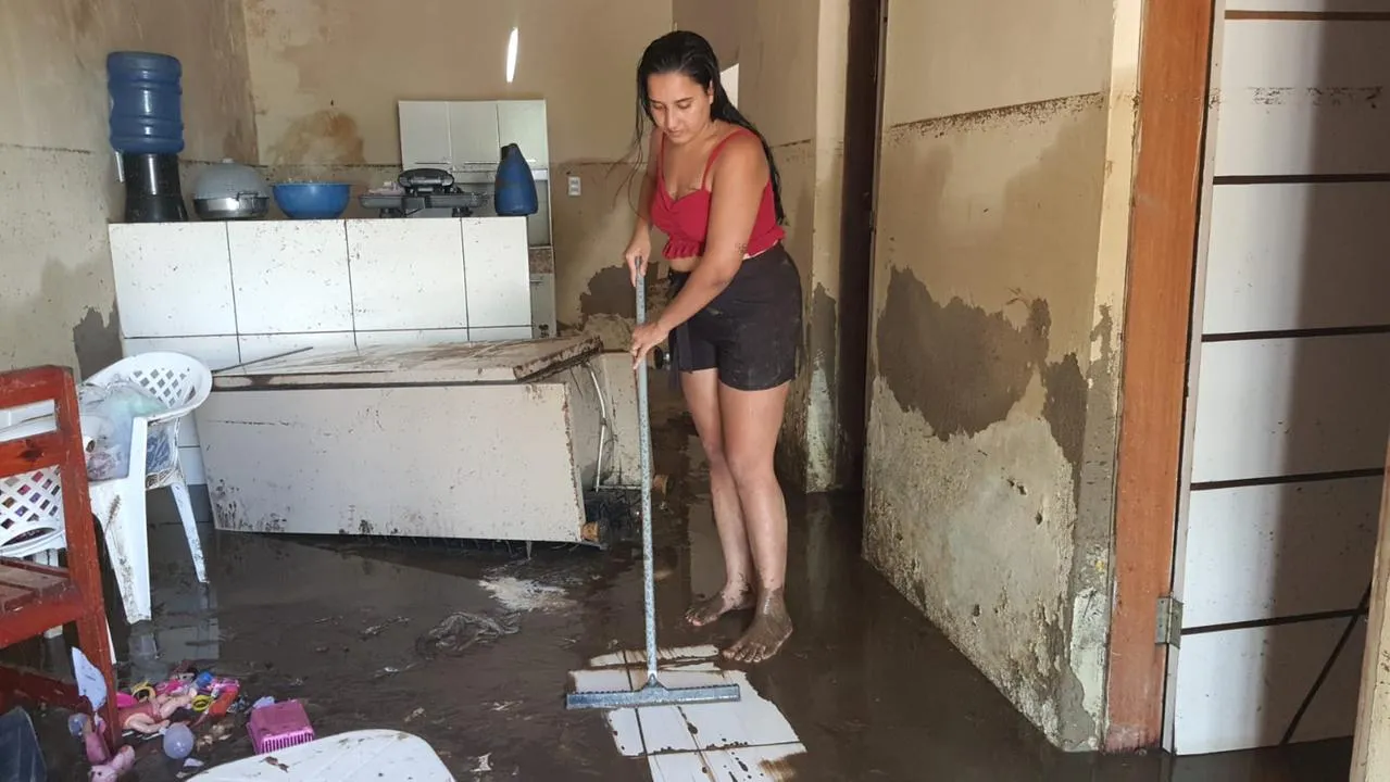Moradores perderam móveis, casas e eletrodomésticos em Milhã