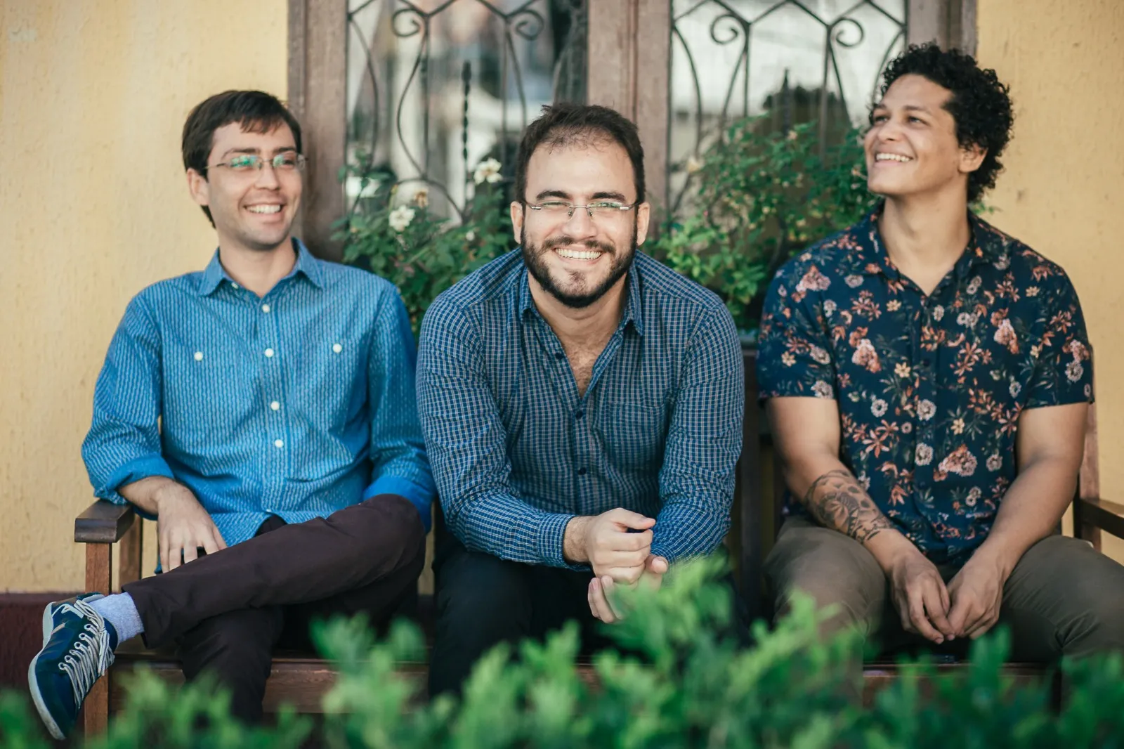 André Benedecti (baterista), Hermano Faltz (guitarrista) e Iury Batista (baixista)