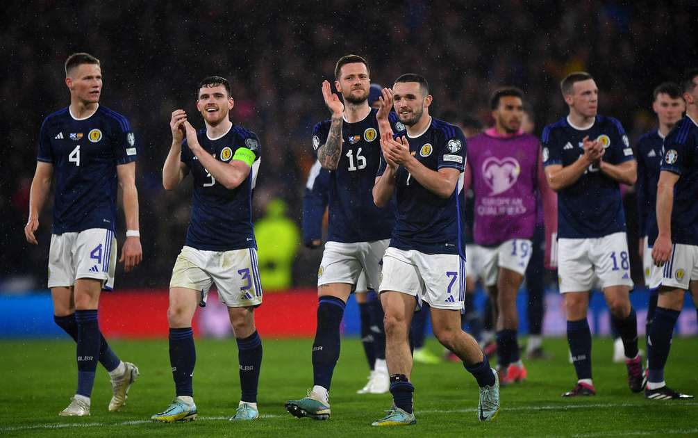 Escócia vence a Espanha por 2 a 0 e assume liderança do Grupo A