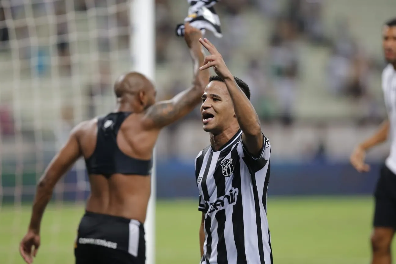 Ao fim da partida, os jogadores do Vozão comemoraram muito a classificação