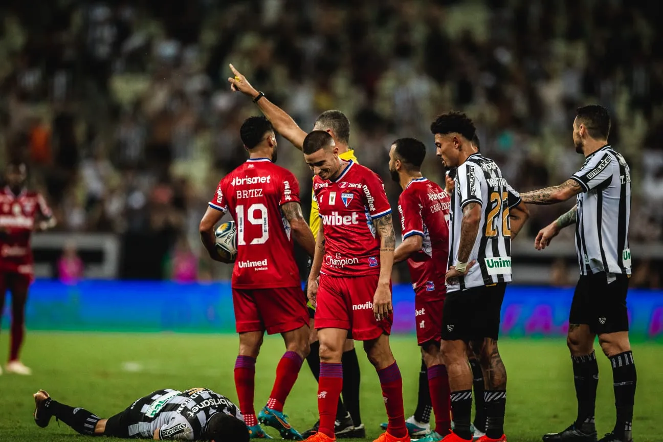 Galhardo foi expulso no início do 2º tempo e complicou a reação do Fortaleza no Clássico