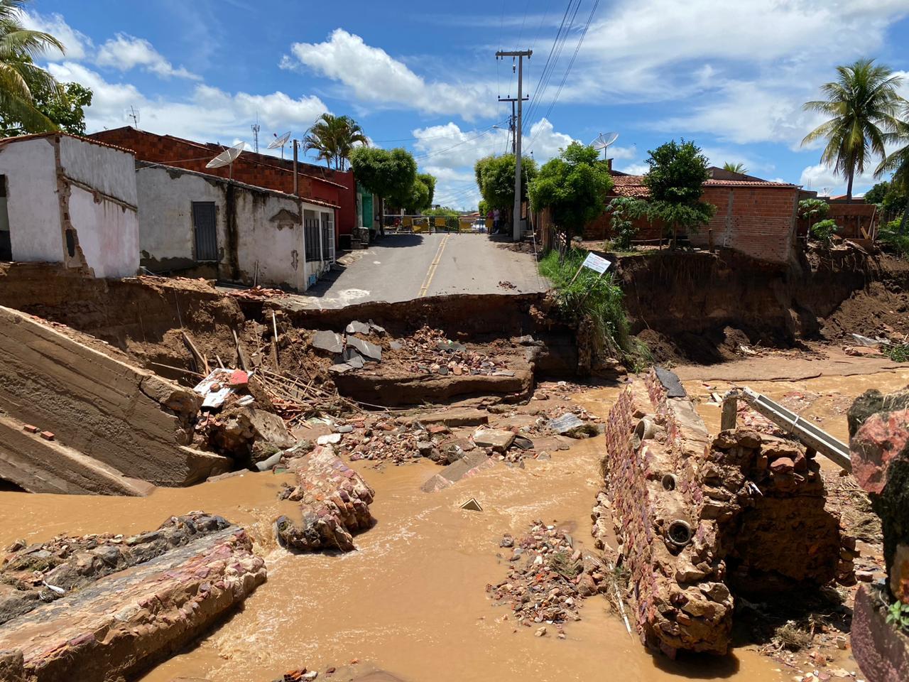 Fortes chuvas causaram destruição em ruas e casas de Porteiras, no Ceará