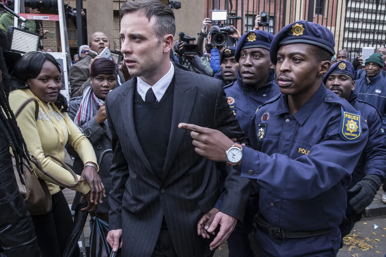 Oscar Pistorius teve a liberdade condicional negada em 31 de março de 2023, depois de buscar a libertação antecipada da prisão, uma década depois de atirar e matar a namorada, disseram advogados