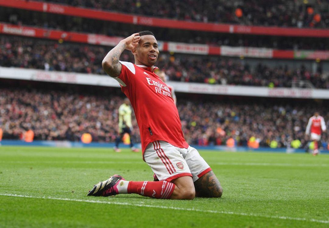 Gabriel Jesus comemora gol pelo Arsenal