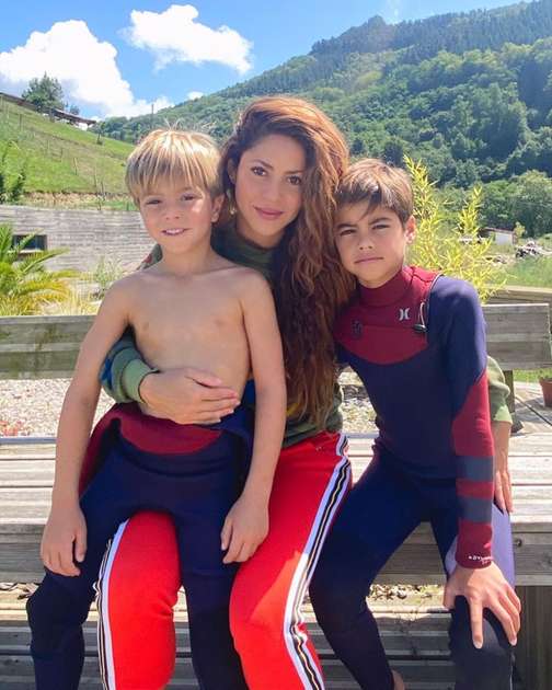 Shakira se va de Barcelona con niños tras recibir carta de expulsión de su ex padrastro – Zoeira