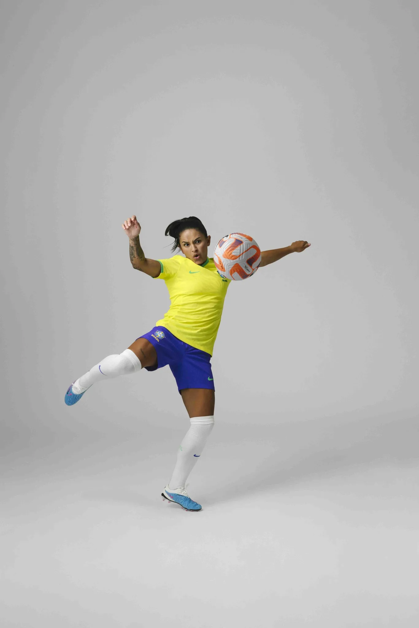 CBF lança nova camisa da Seleção para Copa do Mundo feminina; Veja fotos