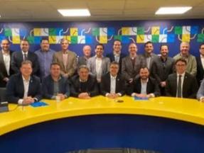 Dirigentes do futebol brasileiro reunidos para discutir uma liga de futebol