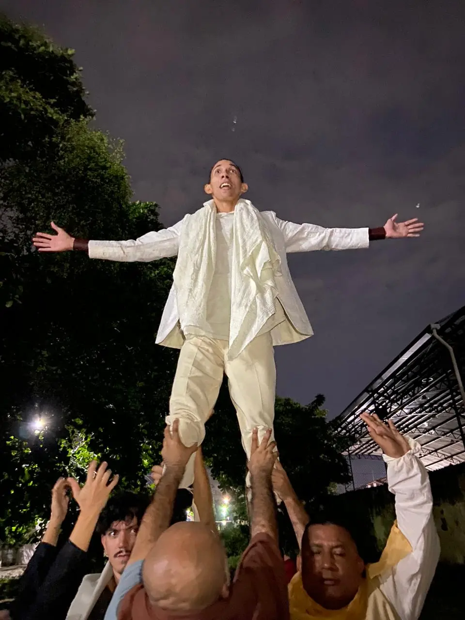 Teatro de rua para contar a história de Cristo