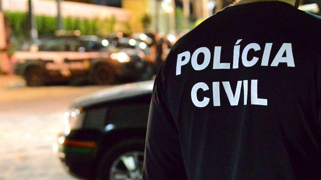 Um homem é preso pela Polícia Civil, no Crato, nesta terça-feira (4), por aplicar golpe em colegas de turma