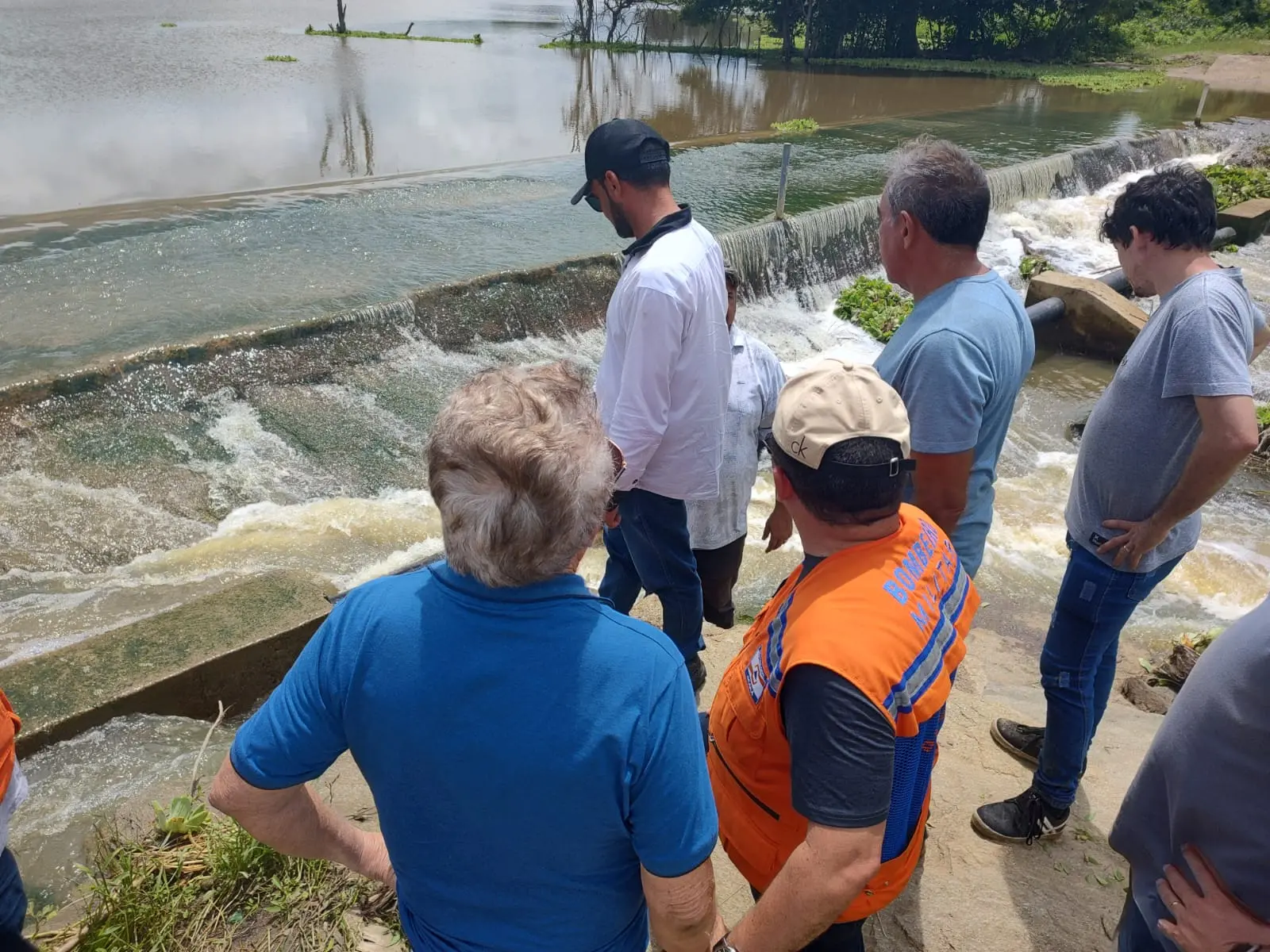 Inspeção da Defesa Civil em açude de Pedra Branca em 6 de abril de 2023