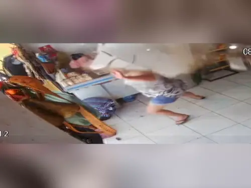 Teto, forro, desaba, chuva, Jaguaruana, Ceará