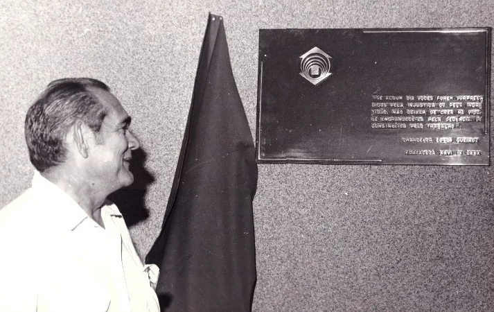 O industrial criou a Fundação Educacional Edson Queiroz em 1971, com o intuito de mudar a realidade social, educacional e econômica do Ceará.