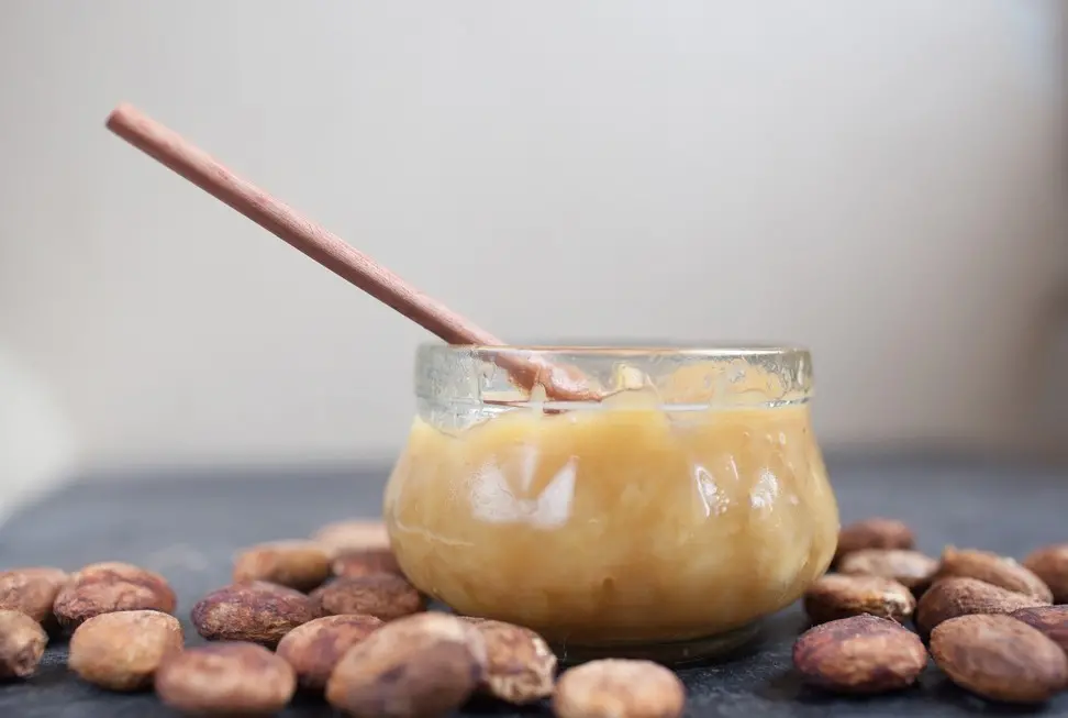 Creme de cupuaçu em um potinho de vidro