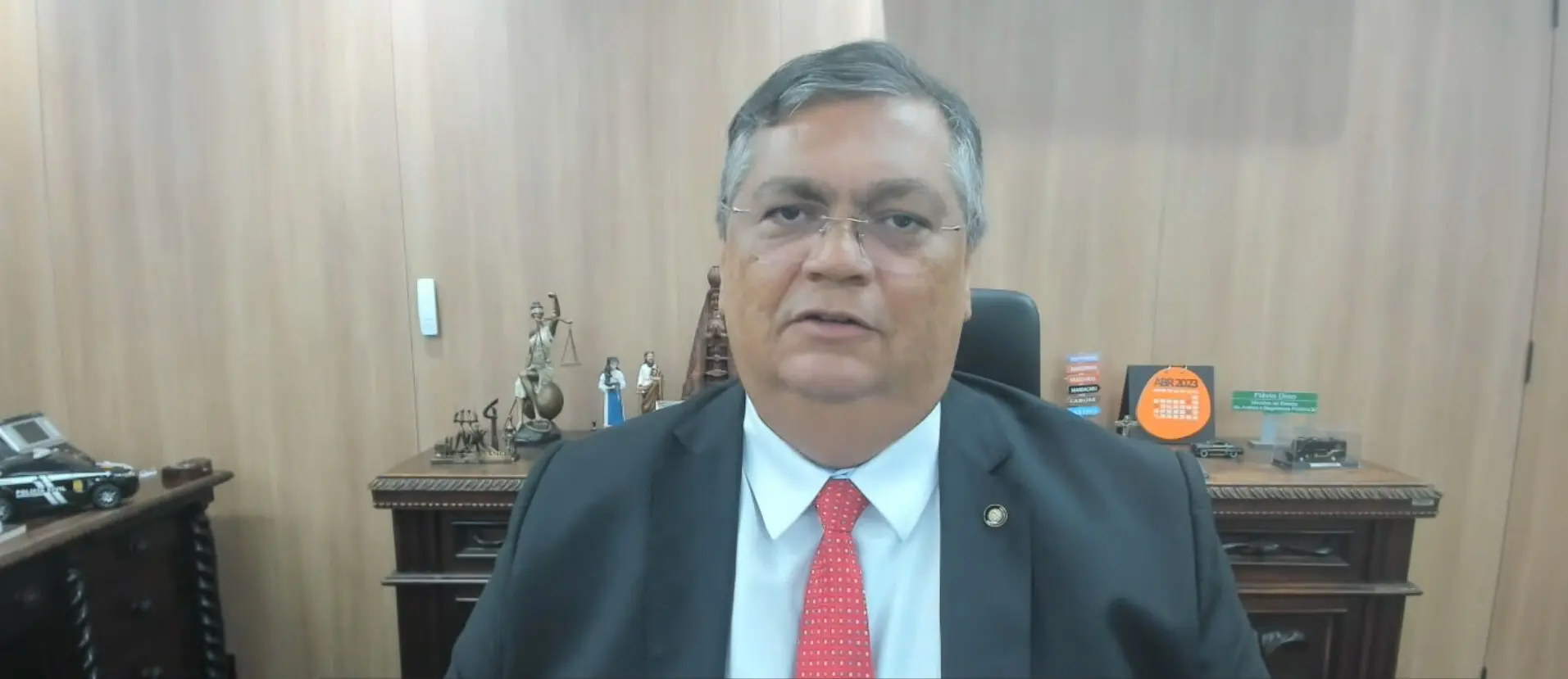 Dino diz que redes sociais deverão atuar proativamente para prevenir ataques