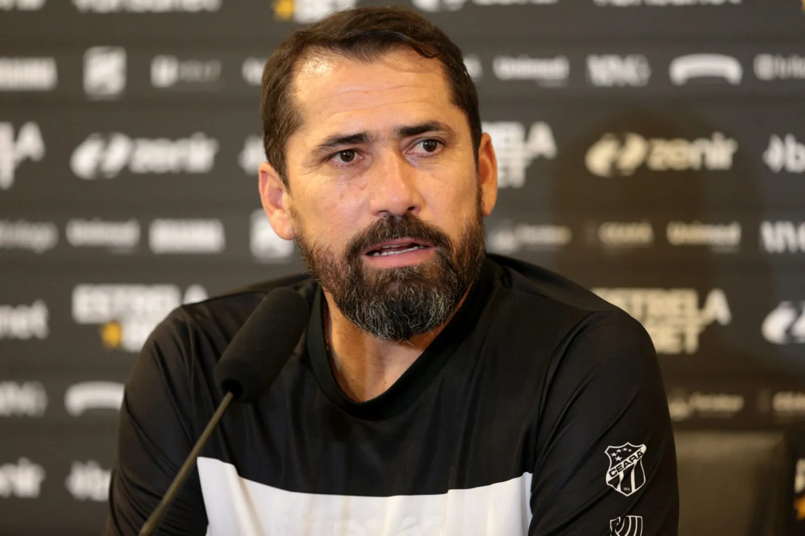Gustavo Morínigo durante entrevista coletiva