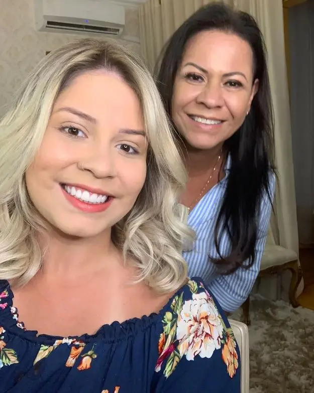 Marília e Dona Ruth juntas em selfie