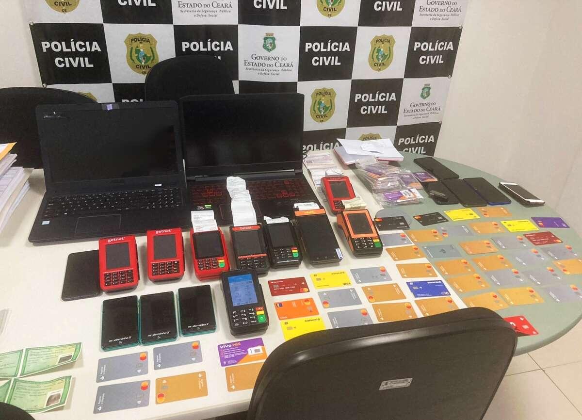 Homem preso em hotel com dezenas de cartões magnéticos