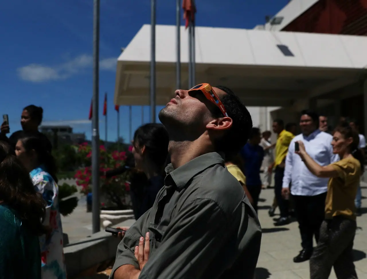 Eclipse solar híbrido raro registrado entre 19 e 20 de abril de 2023 no Timor-Leste