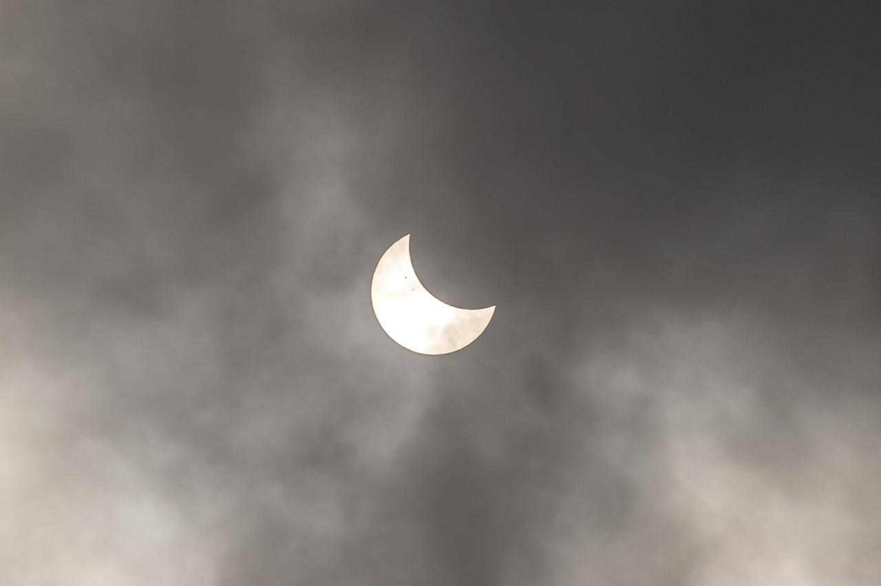 Eclipse solar híbrido raro registrado entre 19 e 20 de abril de 2023 na Austrália, Indonésia e Timor-Leste
