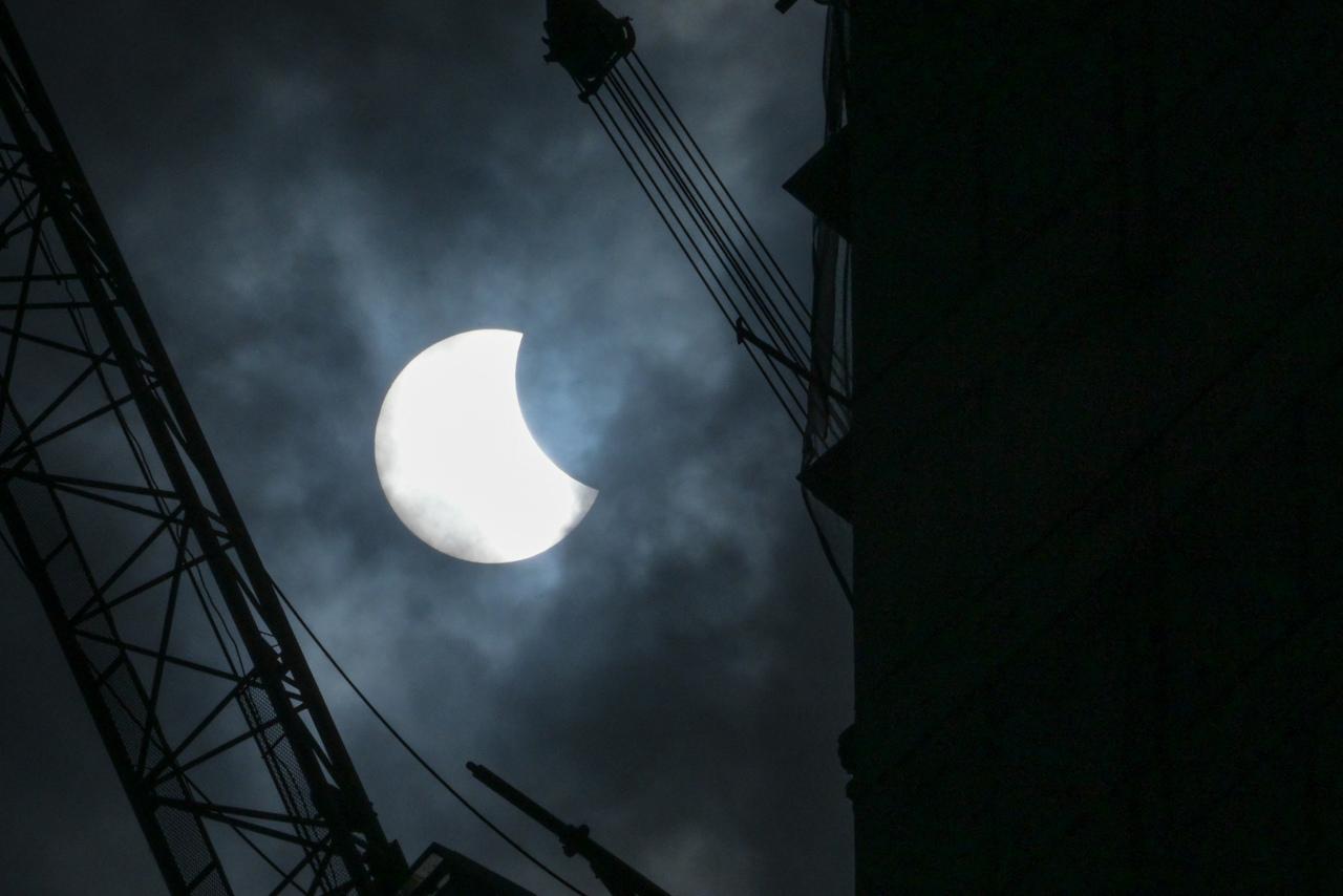 Eclipse solar híbrido raro registrado entre 19 e 20 de abril de 2023 na Austrália, Indonésia e Timor-Leste