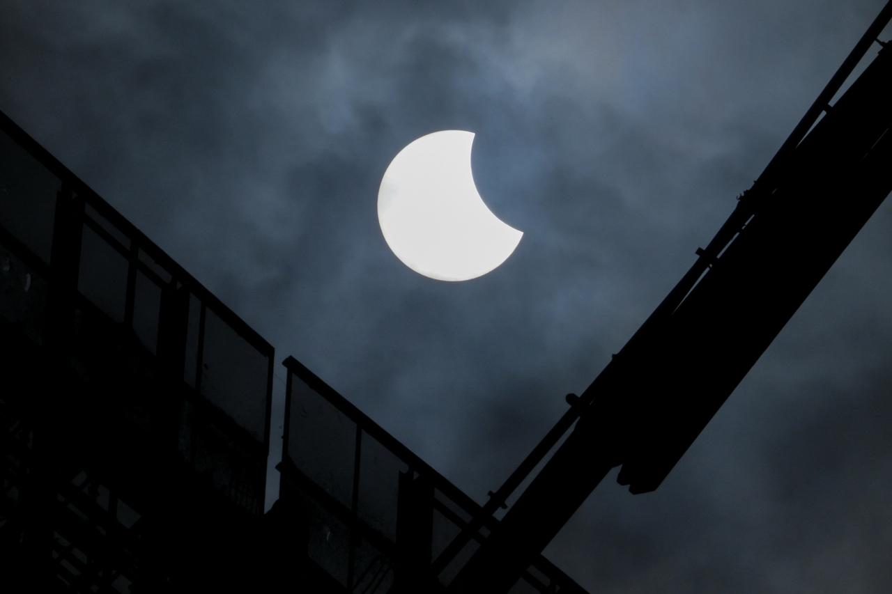 Eclipse solar híbrido raro registrado entre 19 e 20 de abril de 2023 na Austrália, Indonésia e Timor-Leste