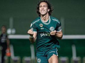 Nicolas comemora gol pelo Goiás