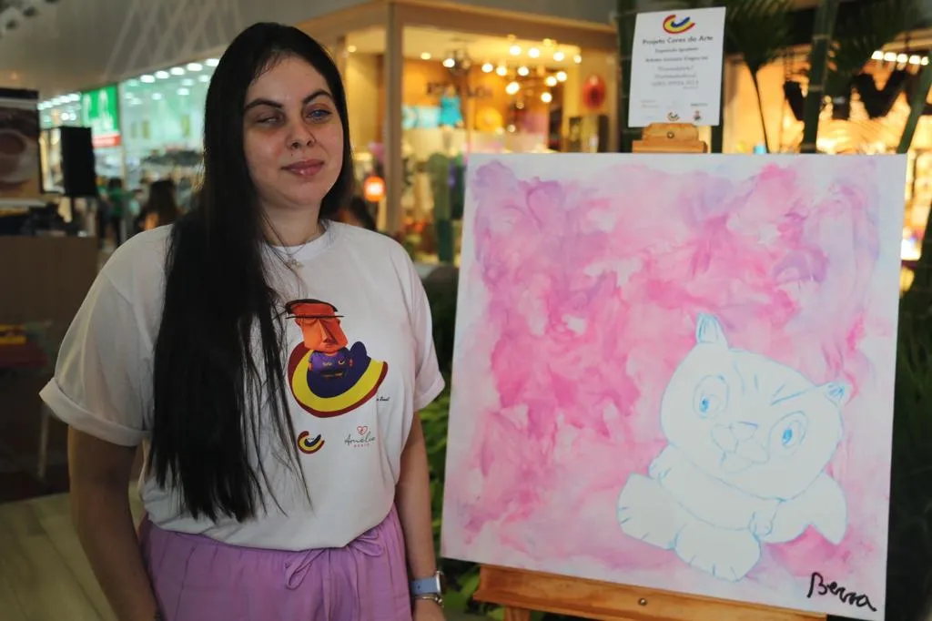 Além de pesquisar e desenvolver audiodescrição para obras de arte, Neyara Rebeca é 