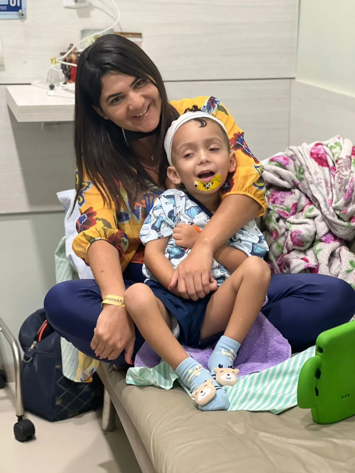 Menino ficou 33 dias internado em hospital