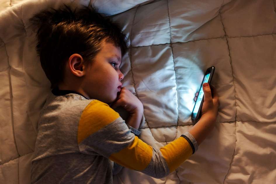 Como os algoritmos fazem as crianças e adolescentes entrarem em bolhas perigosas na internet - Diário do Nordeste